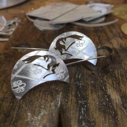 Etched Hair moon earrings - Silver.